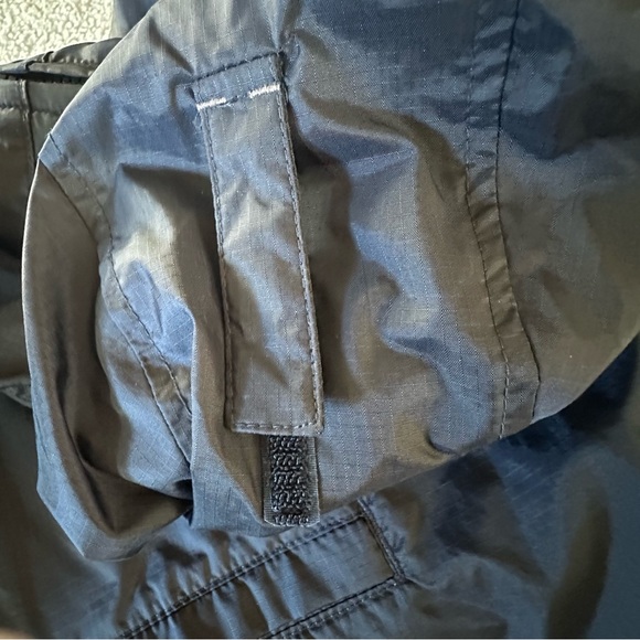 Lands’ End Lightweight Rain Jacket - Picture 4 of 14